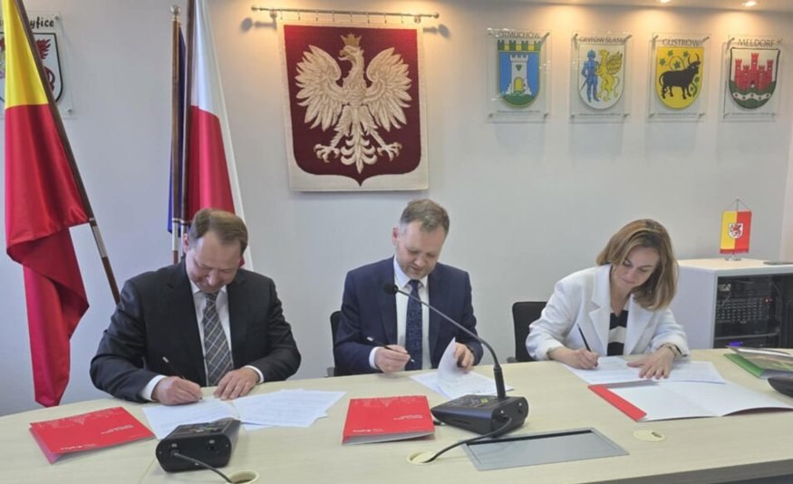 DX Energy and the Gryfice Commune signing the strategic letter of intent